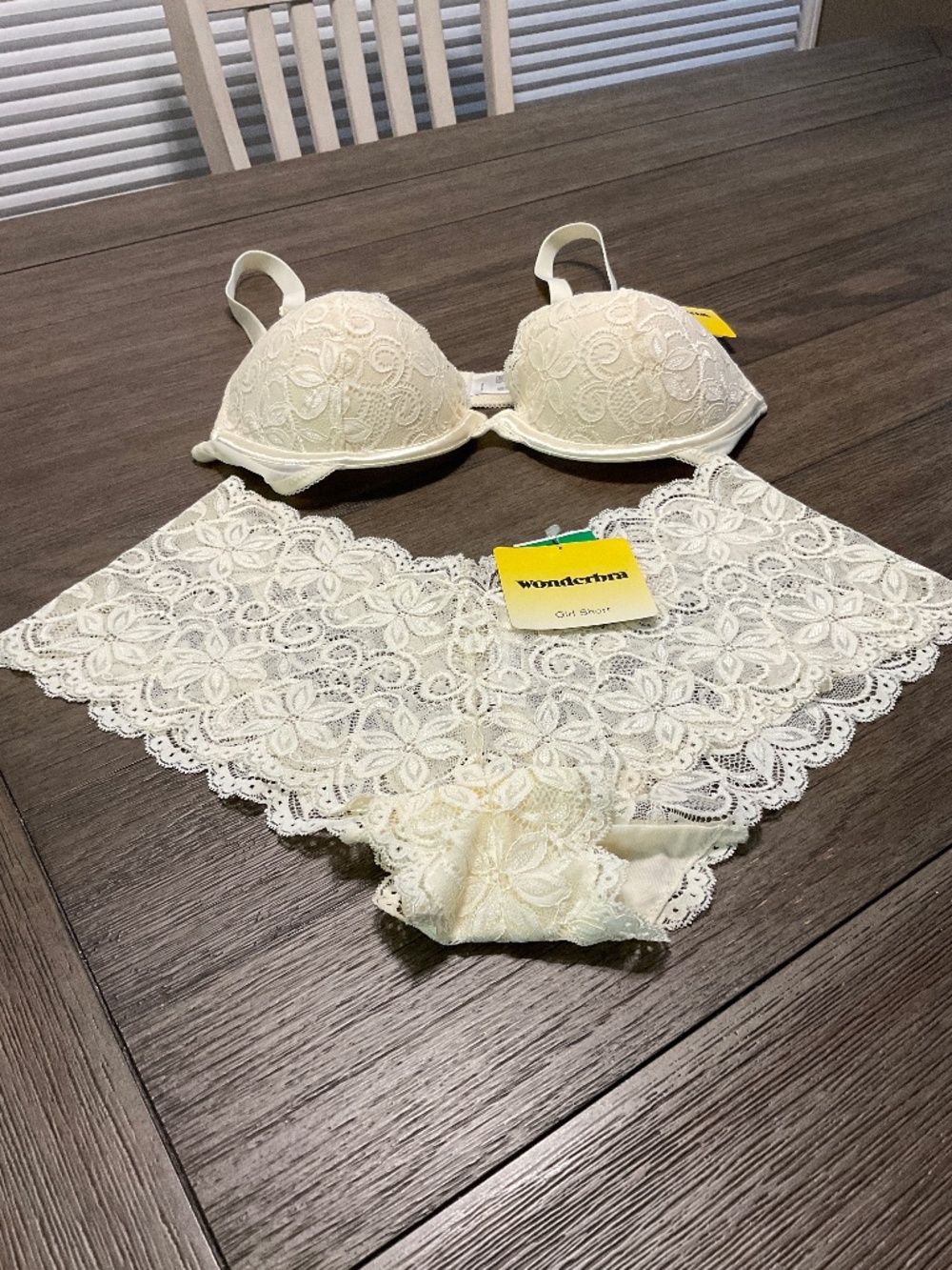 Wonderbra Bra (sz 38C) and Matching Panty Soft Yellow